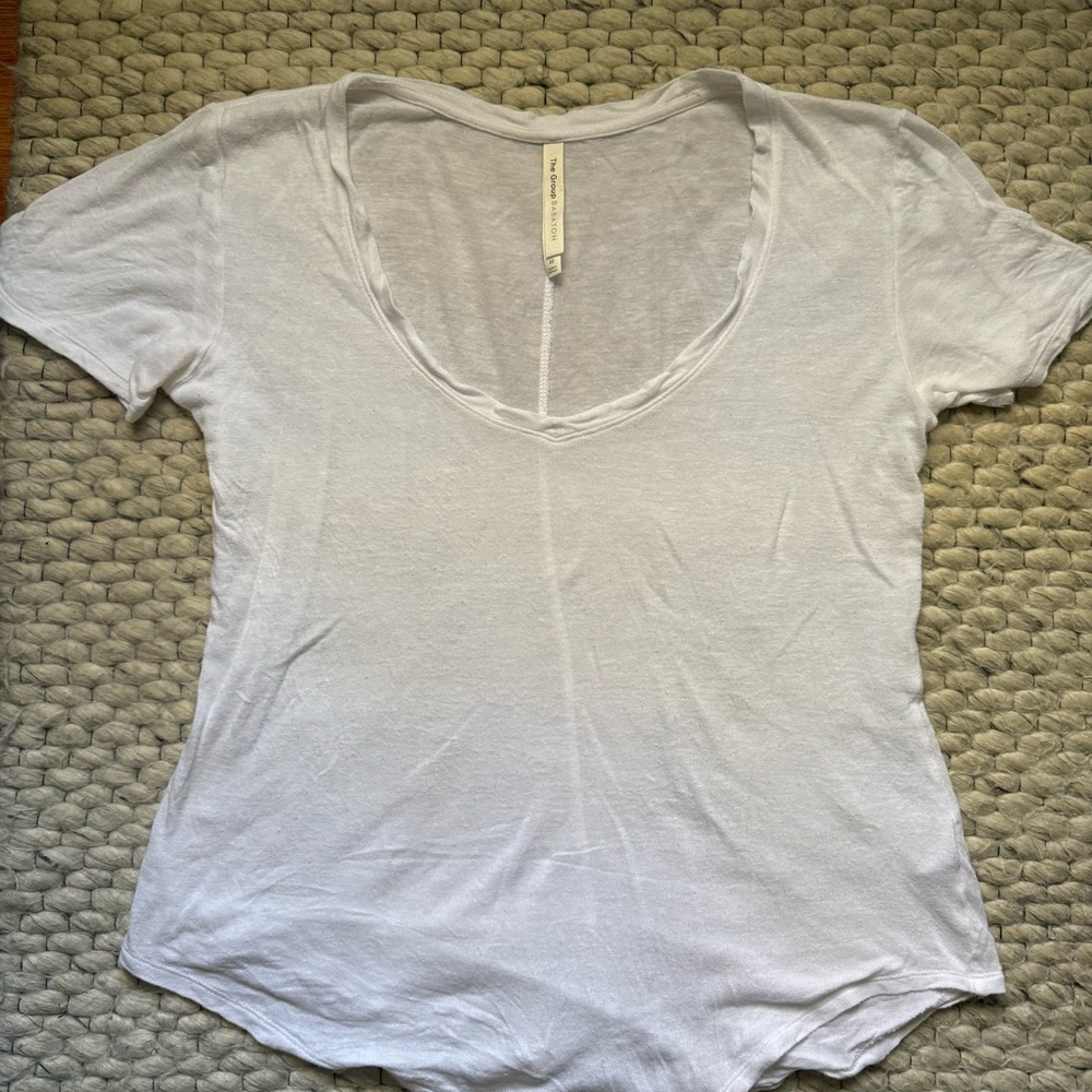 The group by Babaton Classic White Women's Top